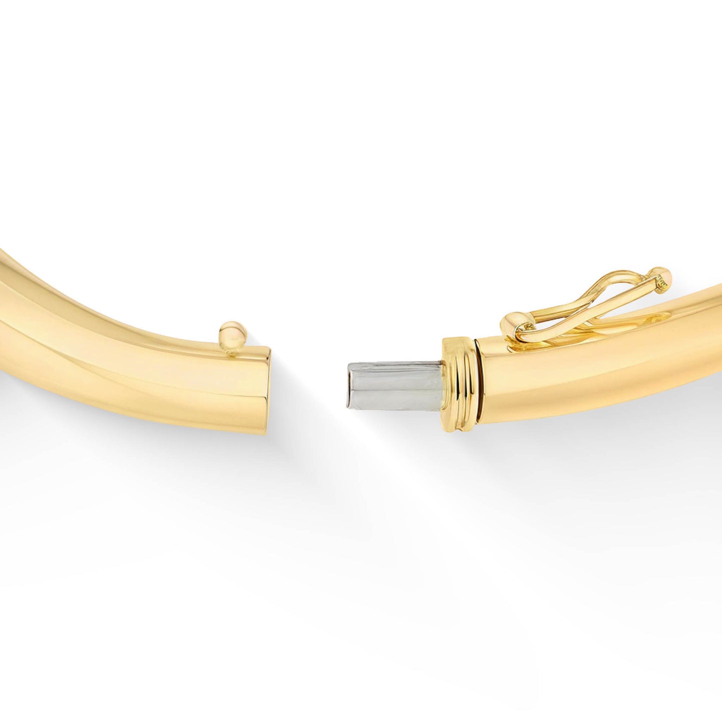 Close up of the 14k yellow gold maile leaf hinged bangle clasp highlighting a 14k white gold tongue. Item No. 44481