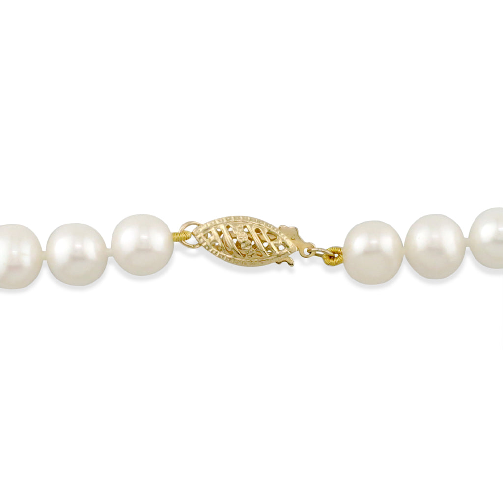 Close up shot of 14K Yellow Gold clasp White Freshwater Pearl Choker. Item No. 766913