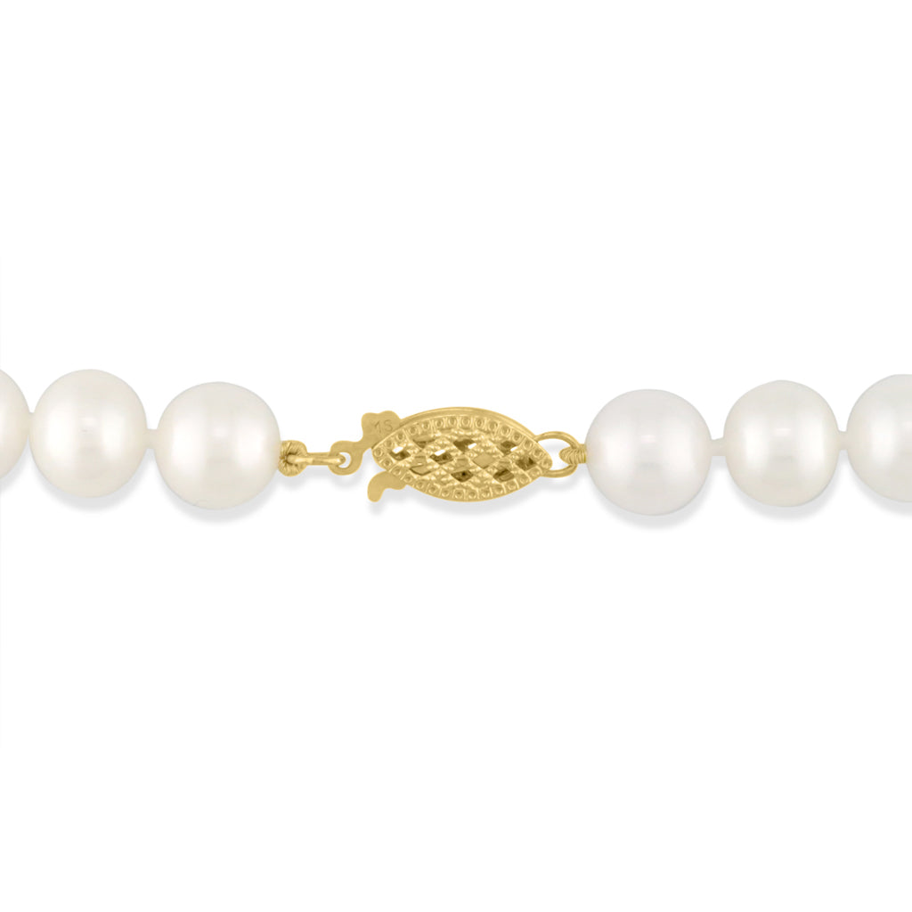 Focused shot of the 14k yellow gold flower marquise shaped clasp for the freshwater pearl choker. Item No. 766918