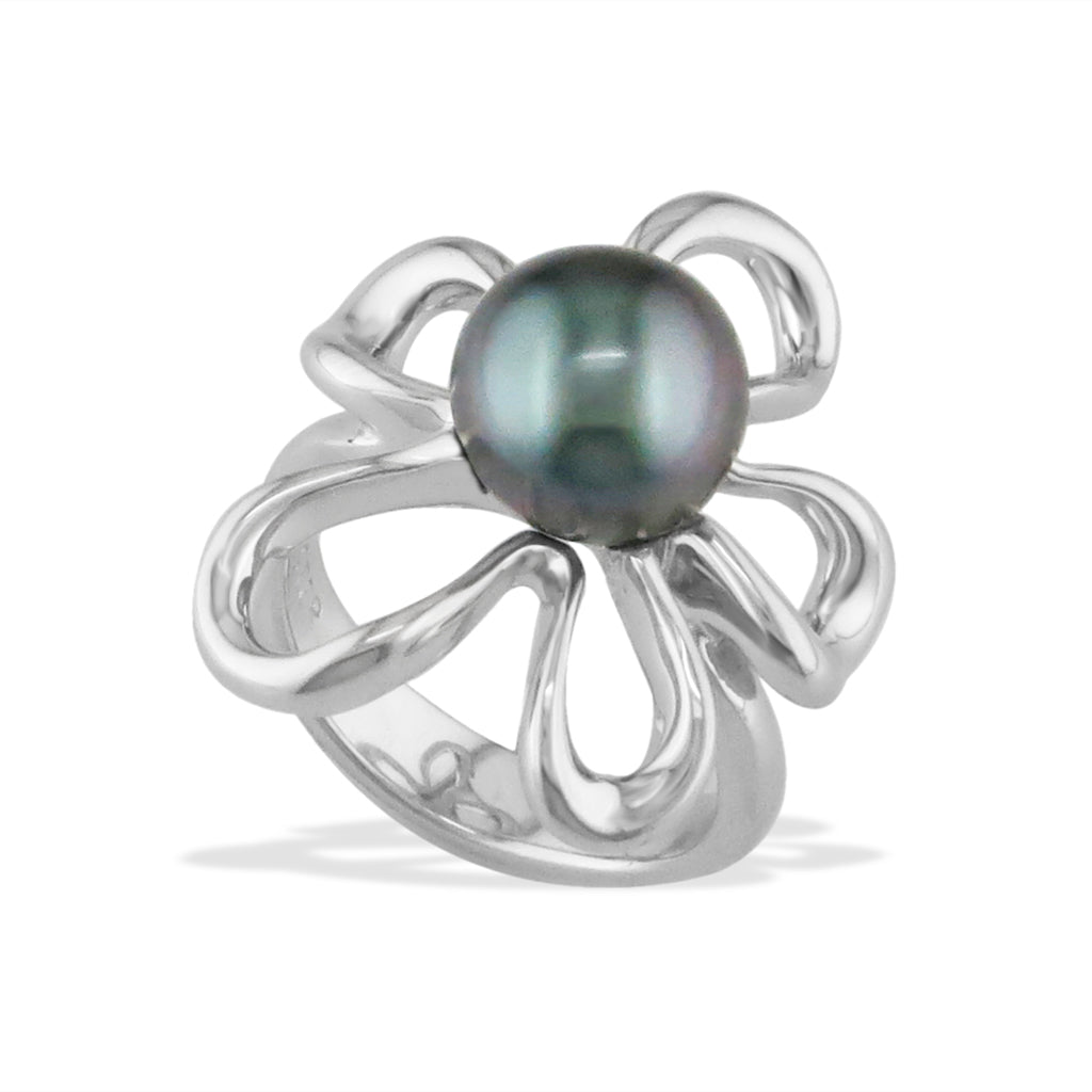 Sterling silver floating plumeria ring with a radiant Tahitian pearl set at the flower’s center. Item No. 40188