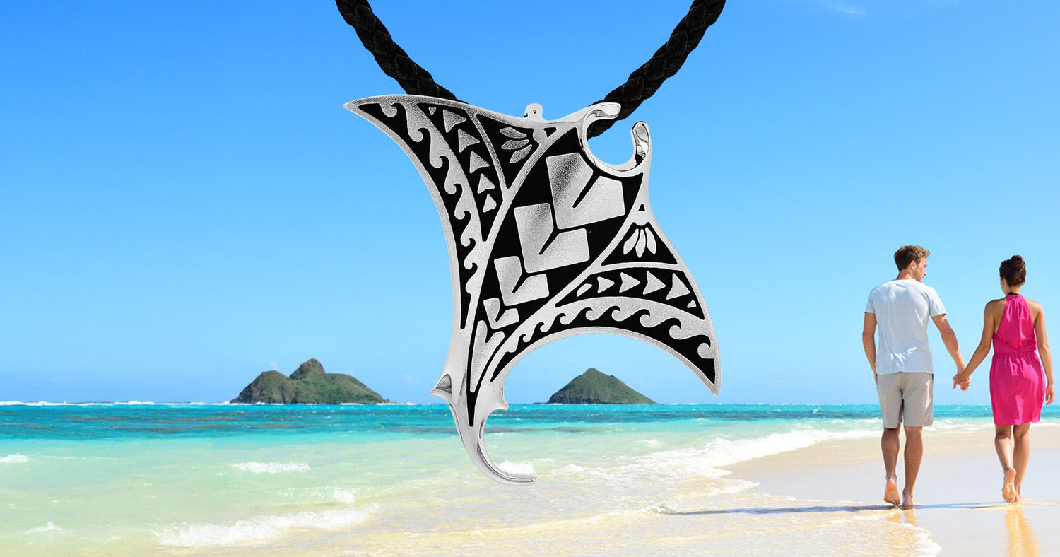 Manta ray pendant with a beach scene in the background