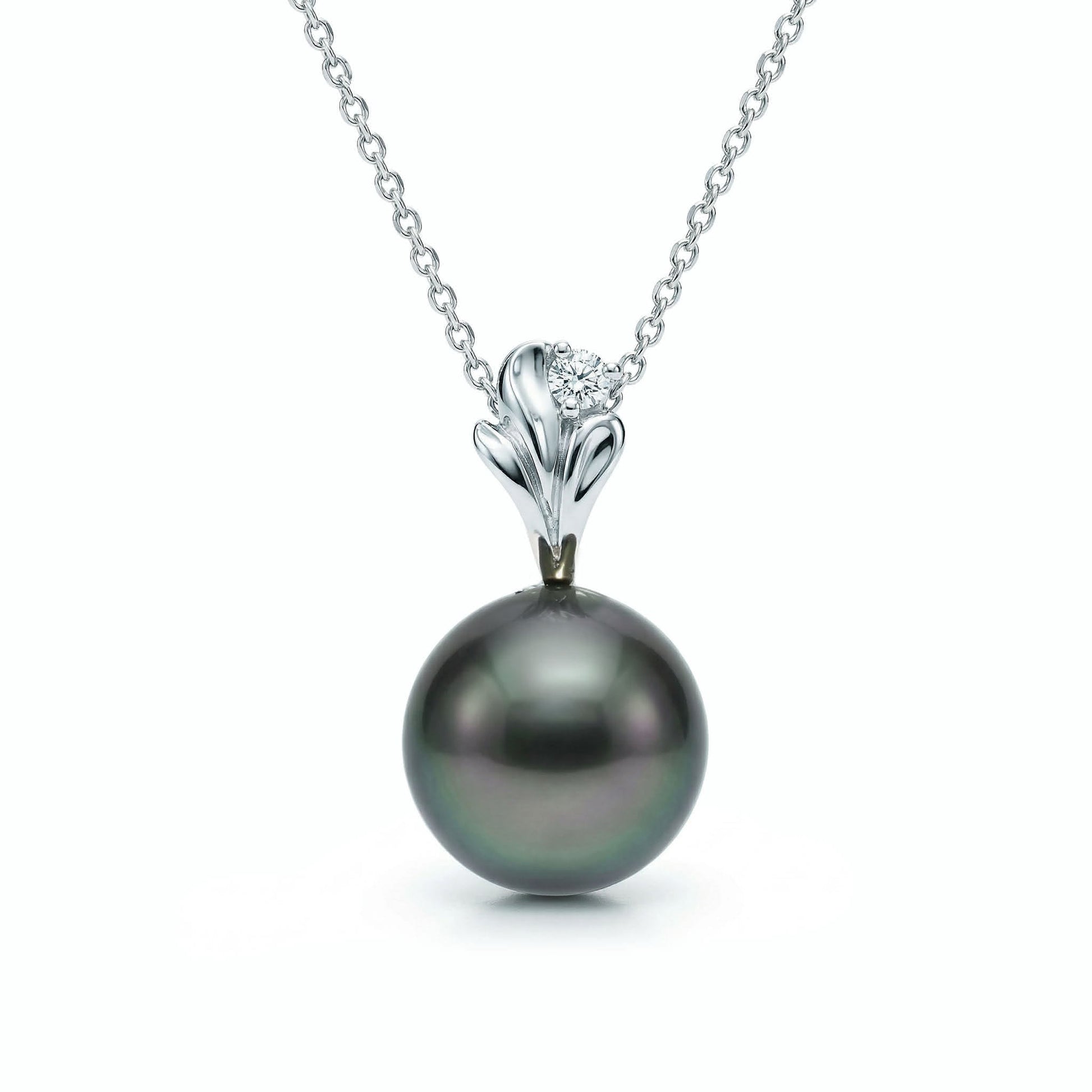 White gold splash pendant necklace with a 10mm tahitian pearl and diamond accent, on a 14k white gold chain. Item No. 41906