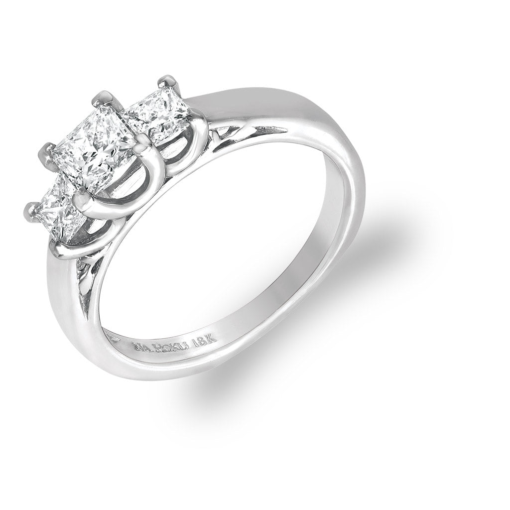 33987 - 18K White Gold - Princess Three Diamond Ring